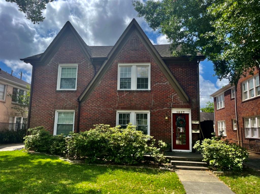 1637 Castle Court