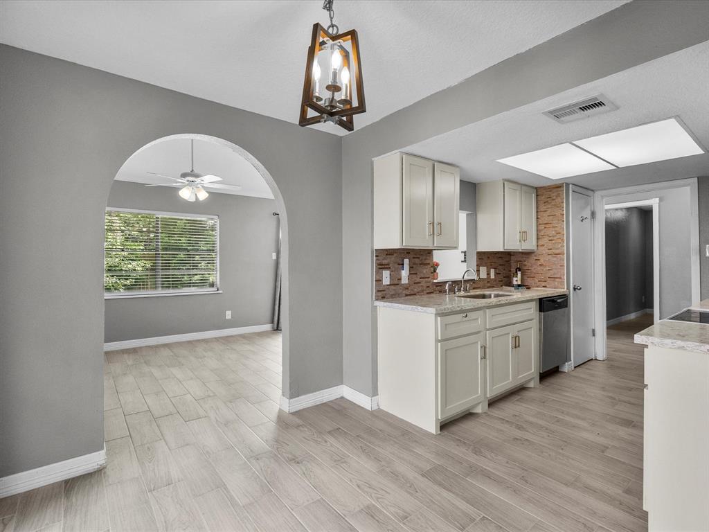 11731 Flushing Meadows Drive, Houston, Texas image 4