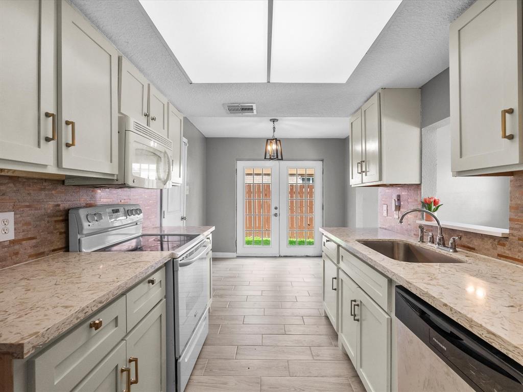 11731 Flushing Meadows Drive, Houston, Texas image 2