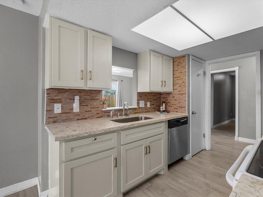 11731 Flushing Meadows Drive, Houston, Texas image 3