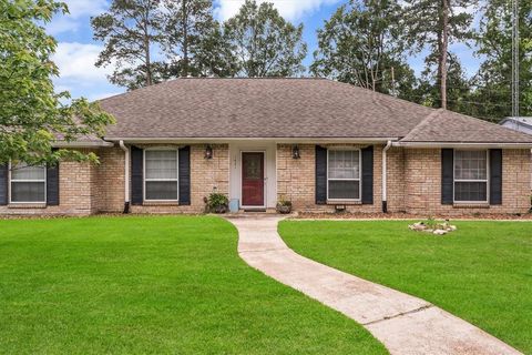 Single Family Residence in Huntsville TX 1421 Green Briar Drive.jpg