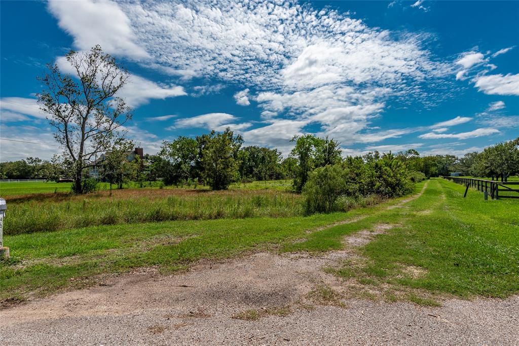 5757 Burnett Road, Manvel, Texas image 3