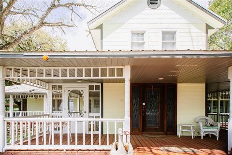 A home in La Grange