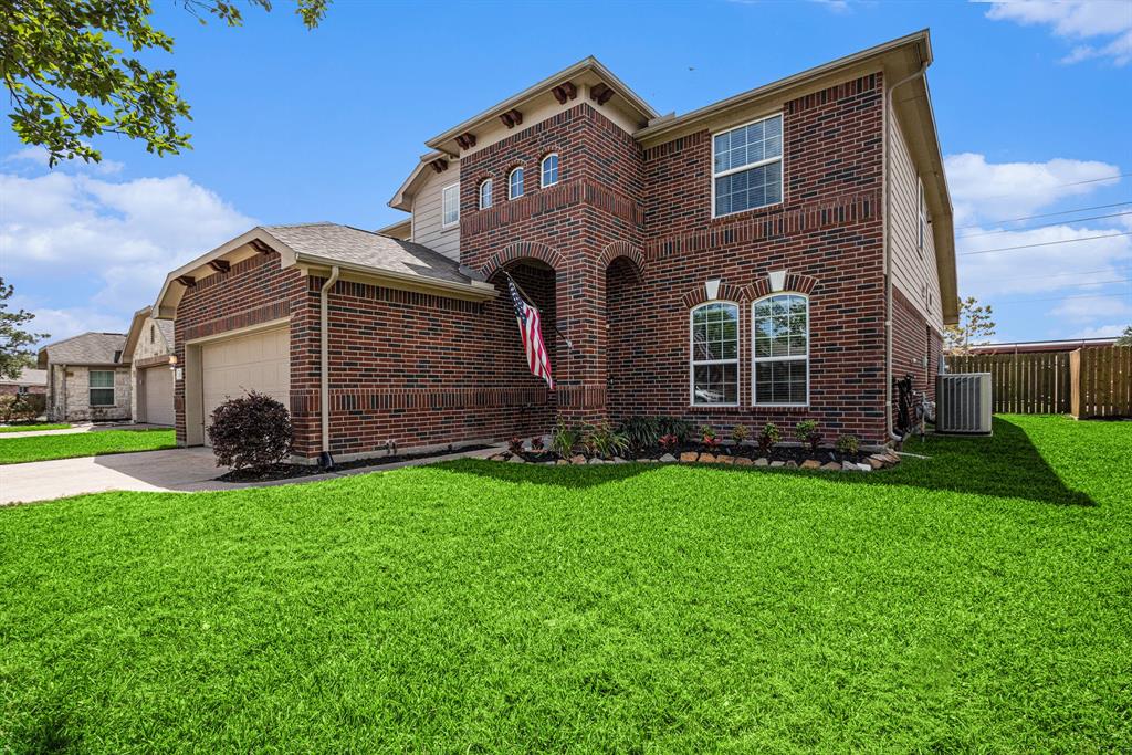 2530 Tiger Eye Drive, Rosharon, Texas image 2