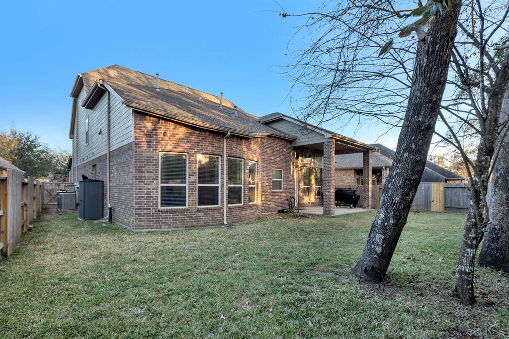 18418 Hounds Lake Drive, New Caney, Texas image 37