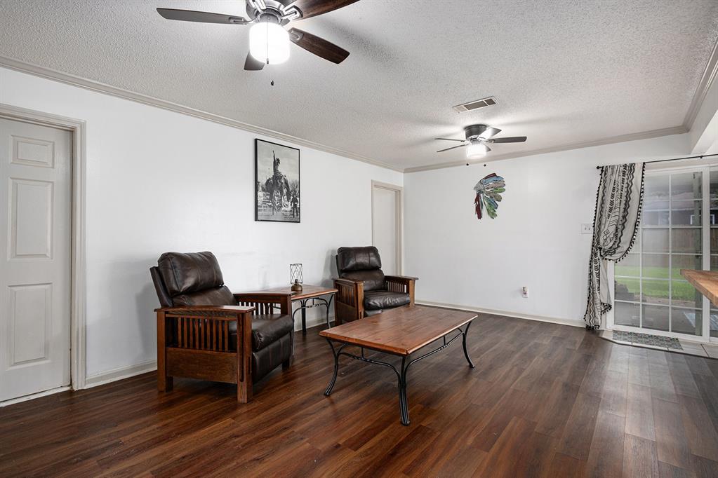 1722 Sherwood Circle