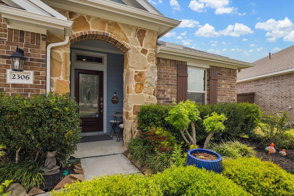 2306 Brickfielder Lane, Baytown, Texas image 1