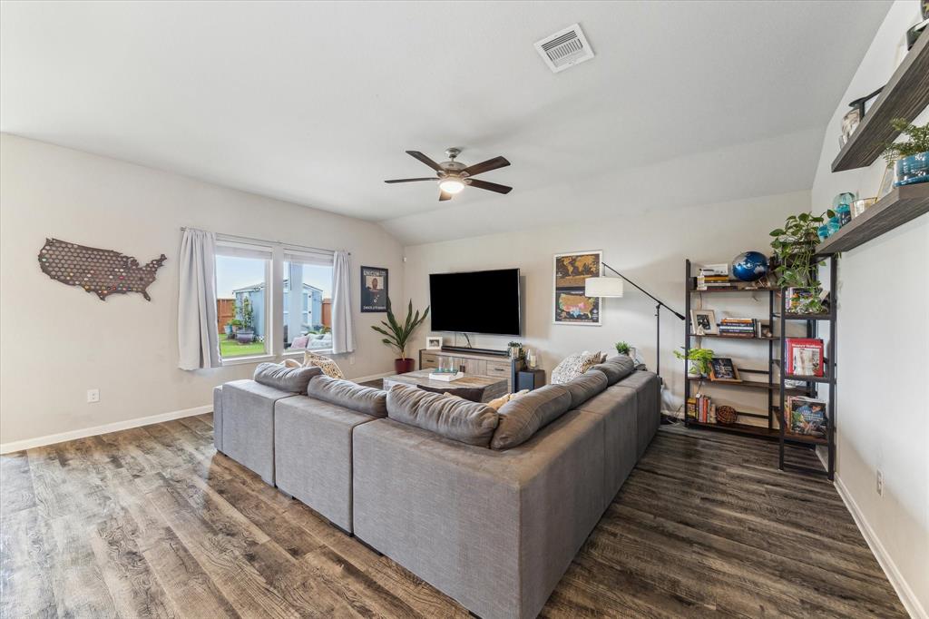 2306 Brickfielder Lane, Baytown, Texas image 7