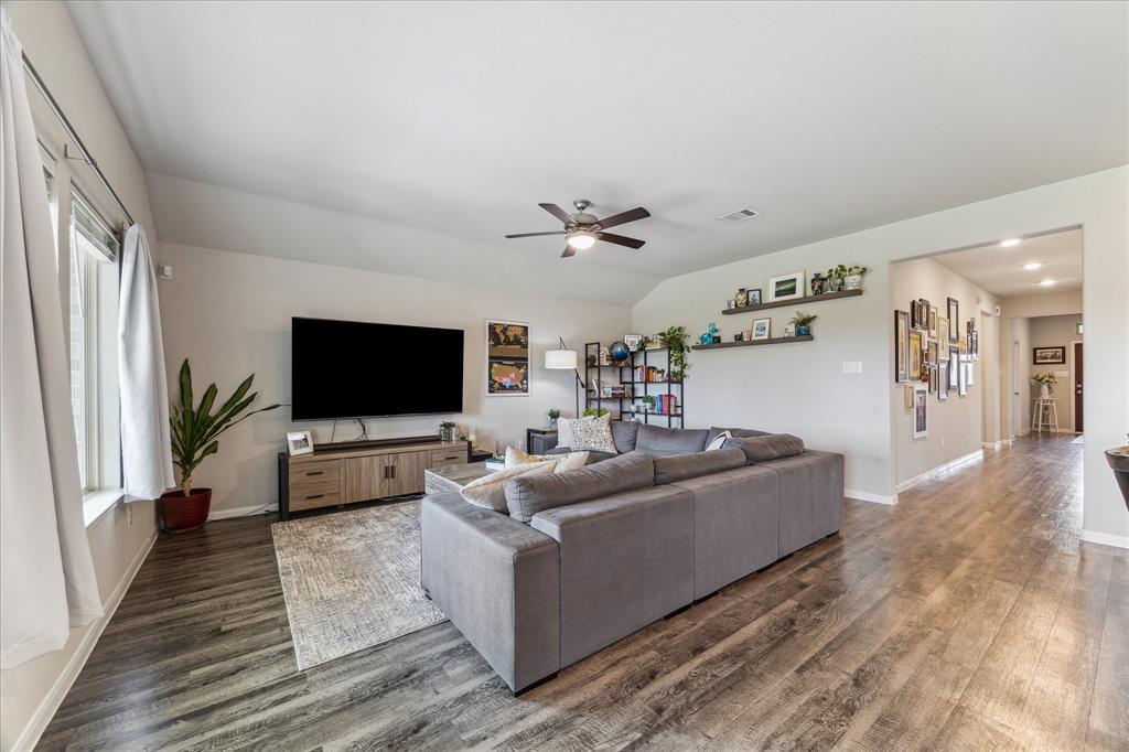 2306 Brickfielder Lane, Baytown, Texas image 6
