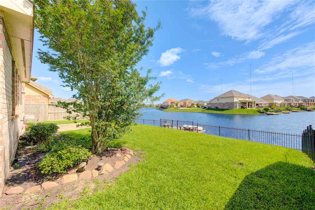 2831 Lake Villa Drive, Missouri City, Texas image 8