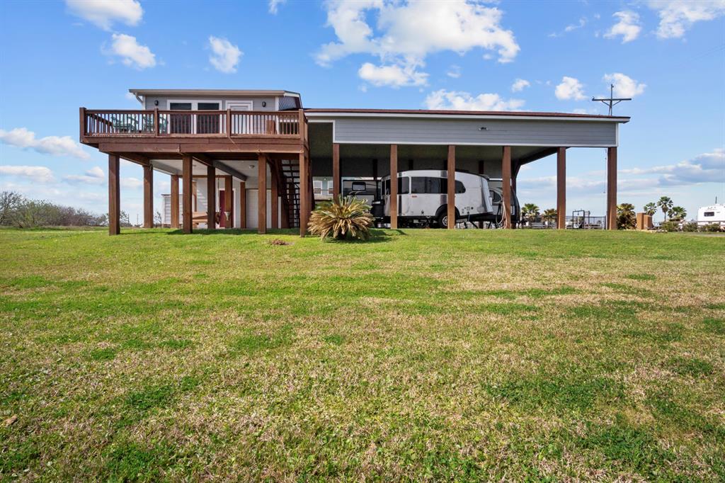 979 Sea Spray Drive, Crystal Beach, Texas image 2