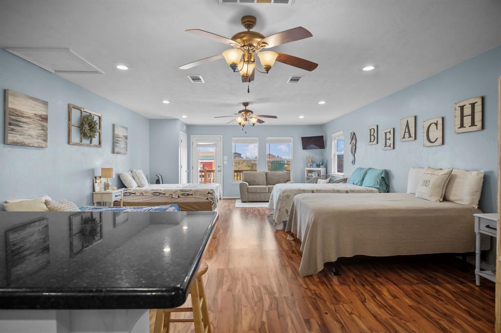 979 Sea Spray Drive, Crystal Beach, Texas image 5