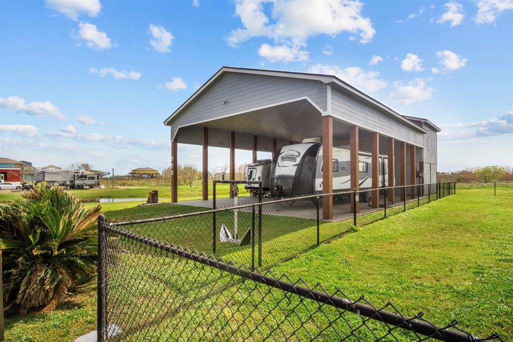 979 Sea Spray Drive, Crystal Beach, Texas image 11