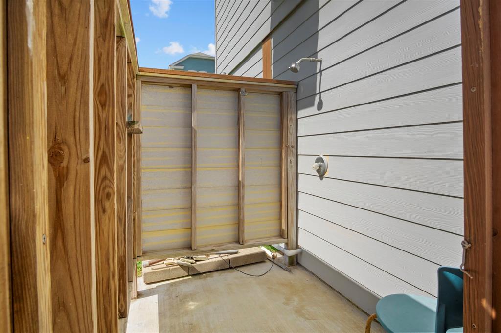 979 Sea Spray Drive, Crystal Beach, Texas image 10