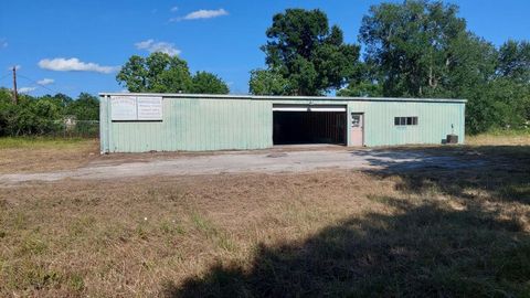 Photo of 610 New York Street, Navasota, TX 77868 (MLS # 38088374)