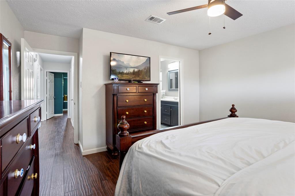 10114 Clairmont Drive, La Porte, Texas image 10