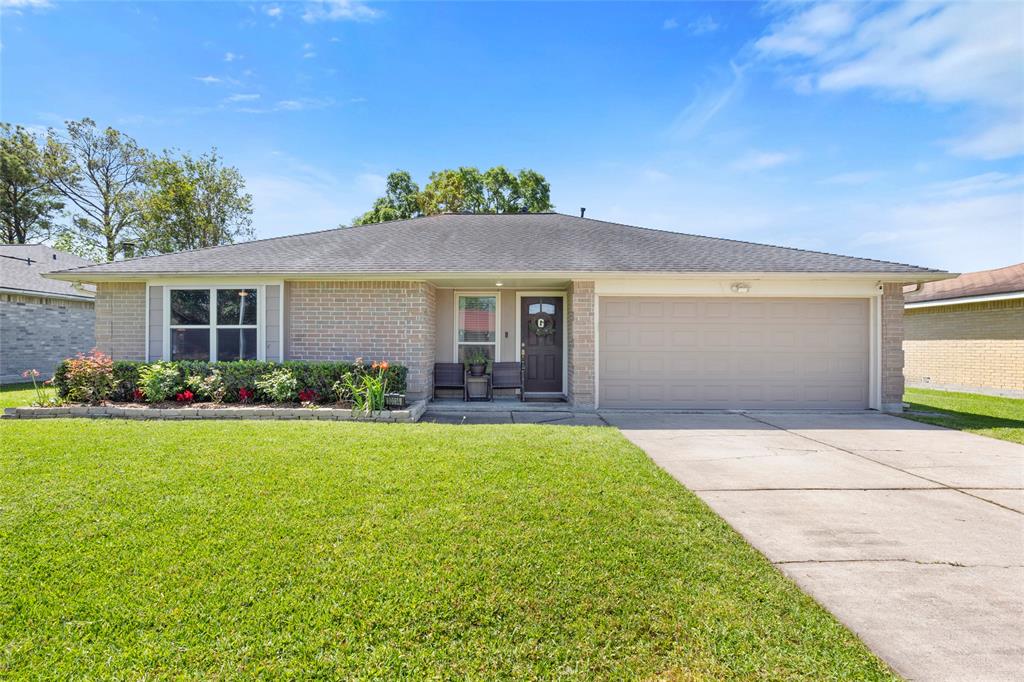 10114 Clairmont Drive, La Porte, Texas image 1