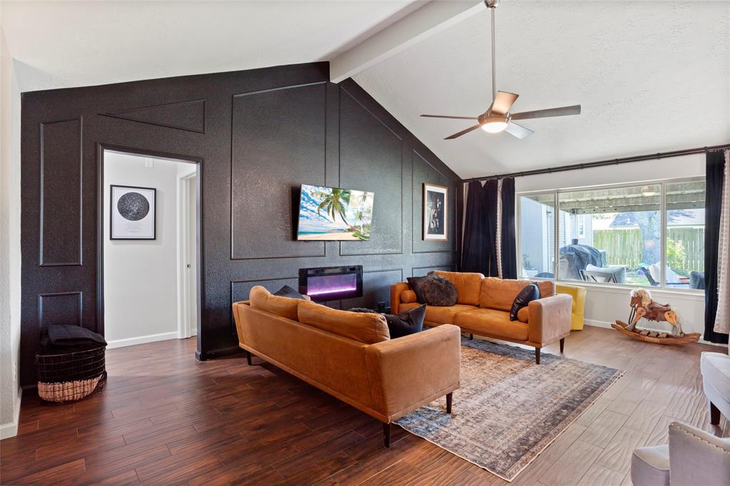 10114 Clairmont Drive, La Porte, Texas image 2