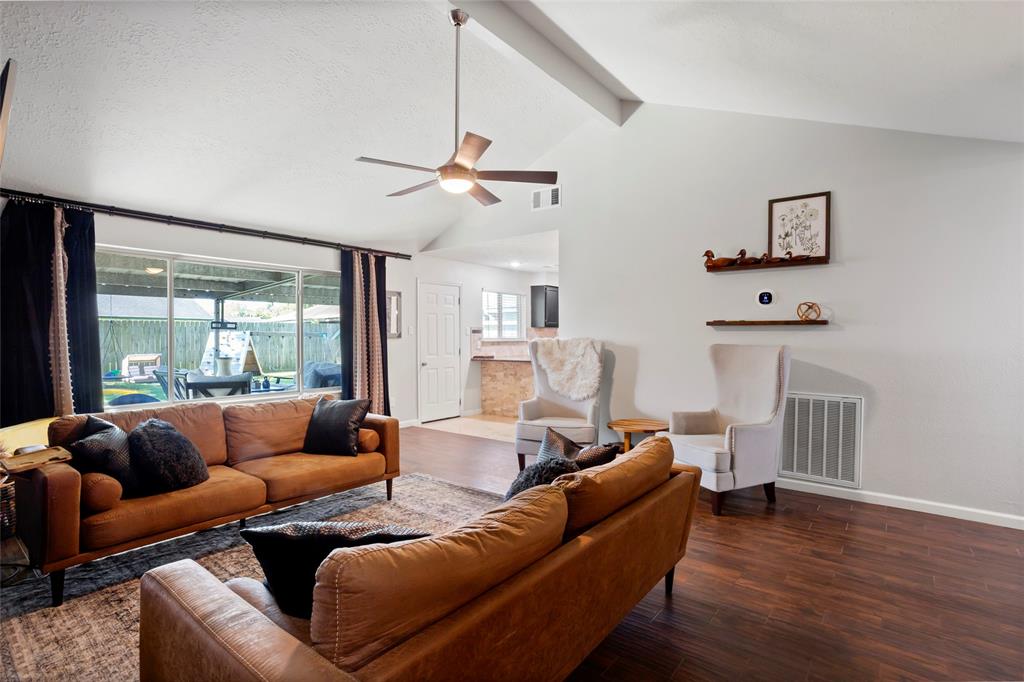 10114 Clairmont Drive, La Porte, Texas image 4