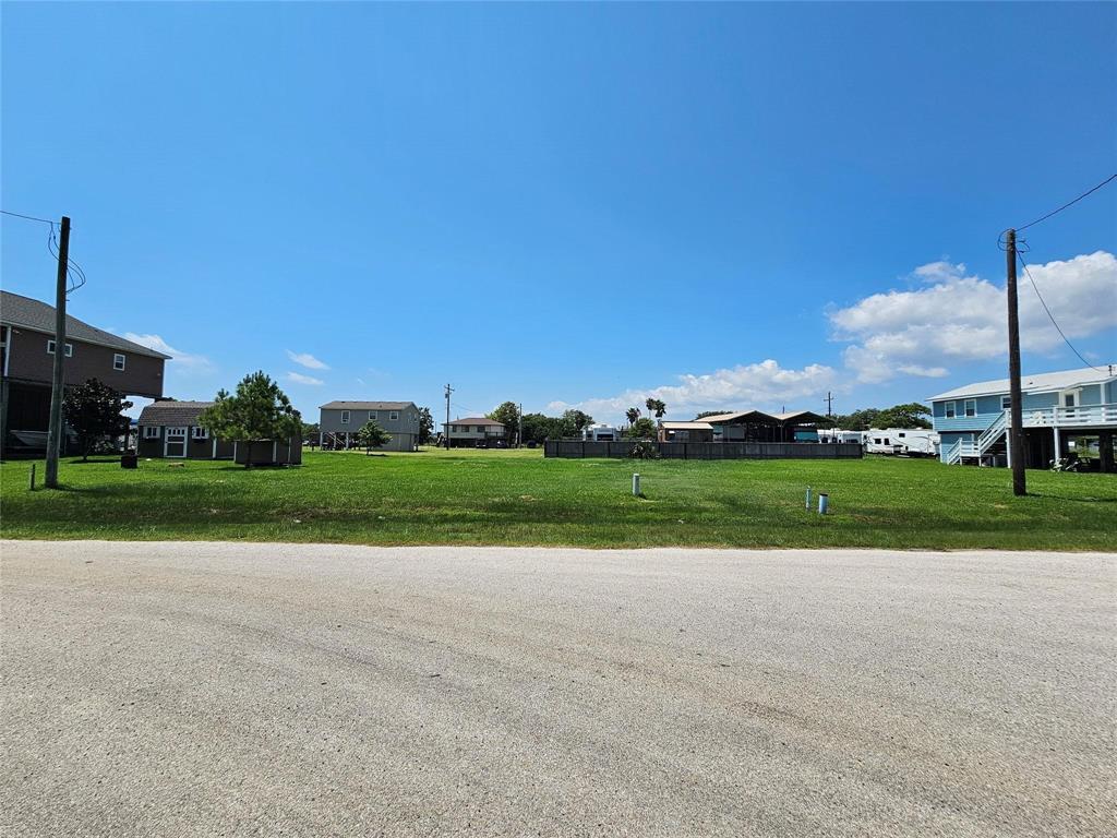 1083 Lakewood Dr Drive, Crystal Beach, Texas image 4