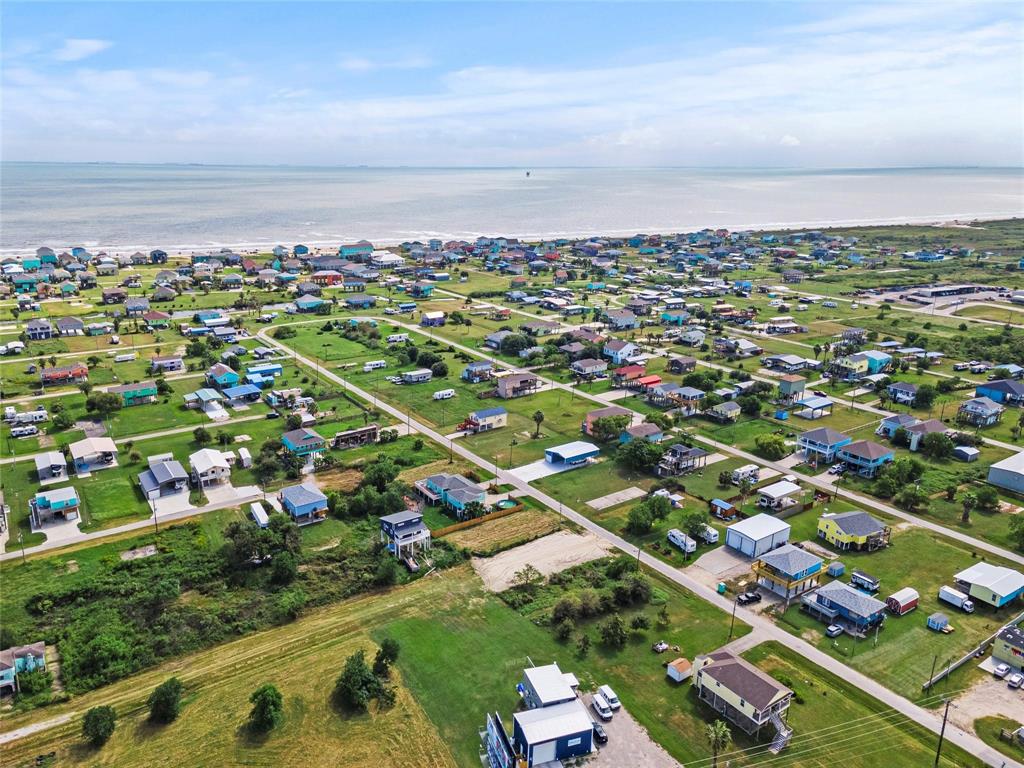 1083 Lakewood Dr Drive, Crystal Beach, Texas image 1