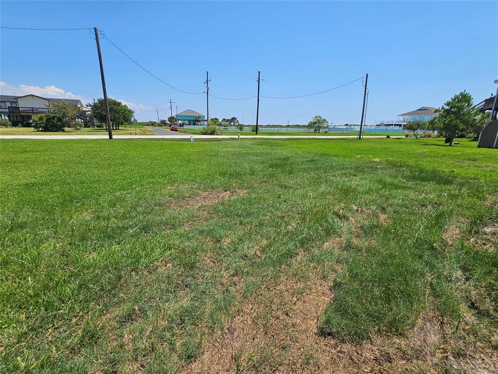 1083 Lakewood Dr Drive, Crystal Beach, Texas image 3