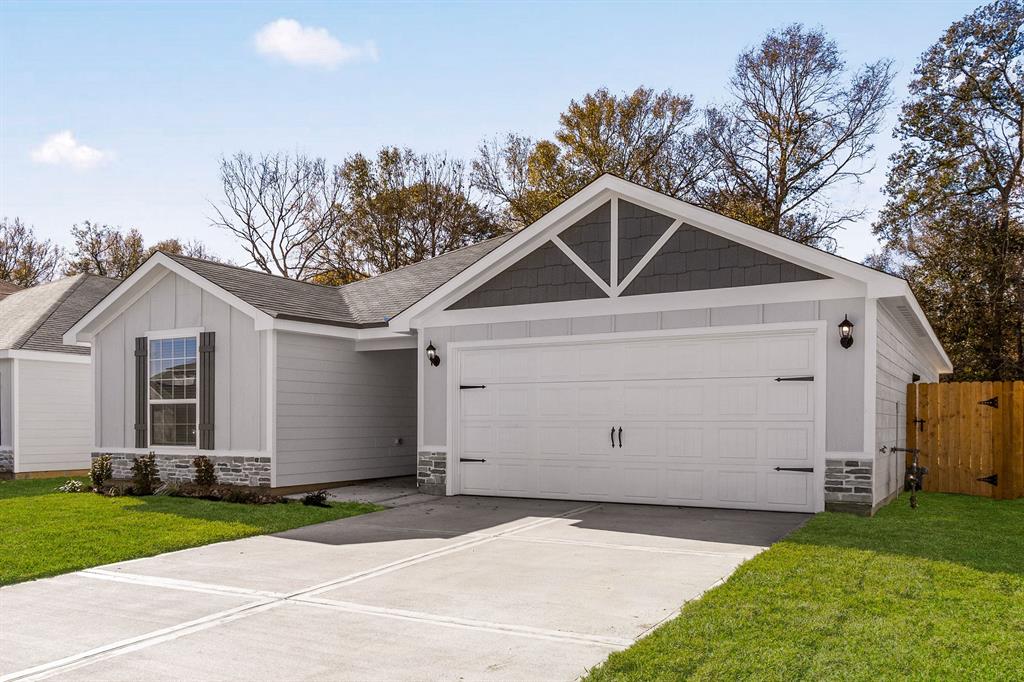 329 Grayson Baw Lane, Waller, Texas image 1
