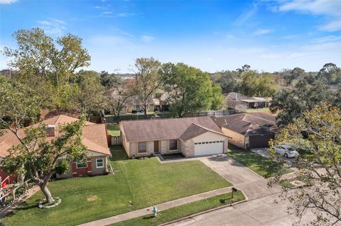 A home in Angleton