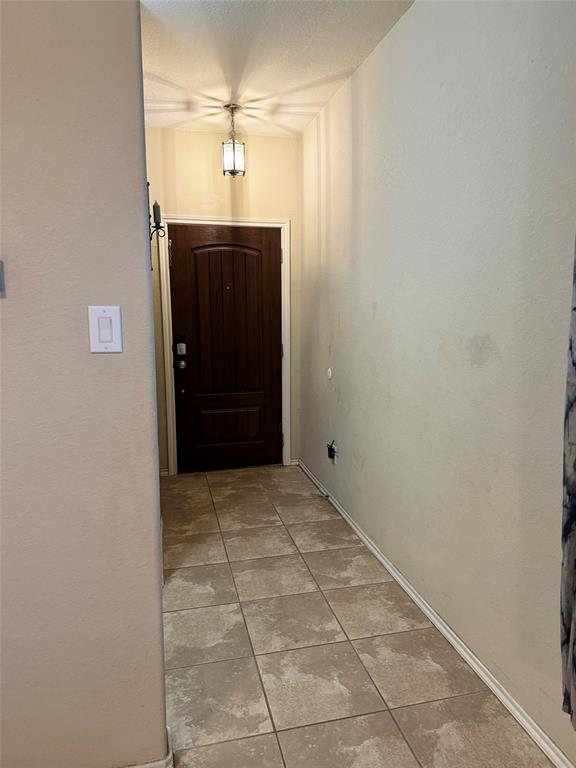 6861 Dogwood Cliff Lane, Dickinson, Texas image 2