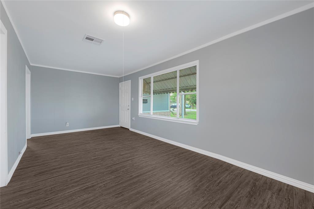 7401 Carrie Lane, Deer Park, New York image 4
