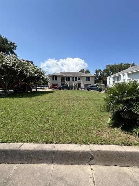 Photo of 2928 Avenue O, Galveston, TX 77550 (MLS # 93612034)