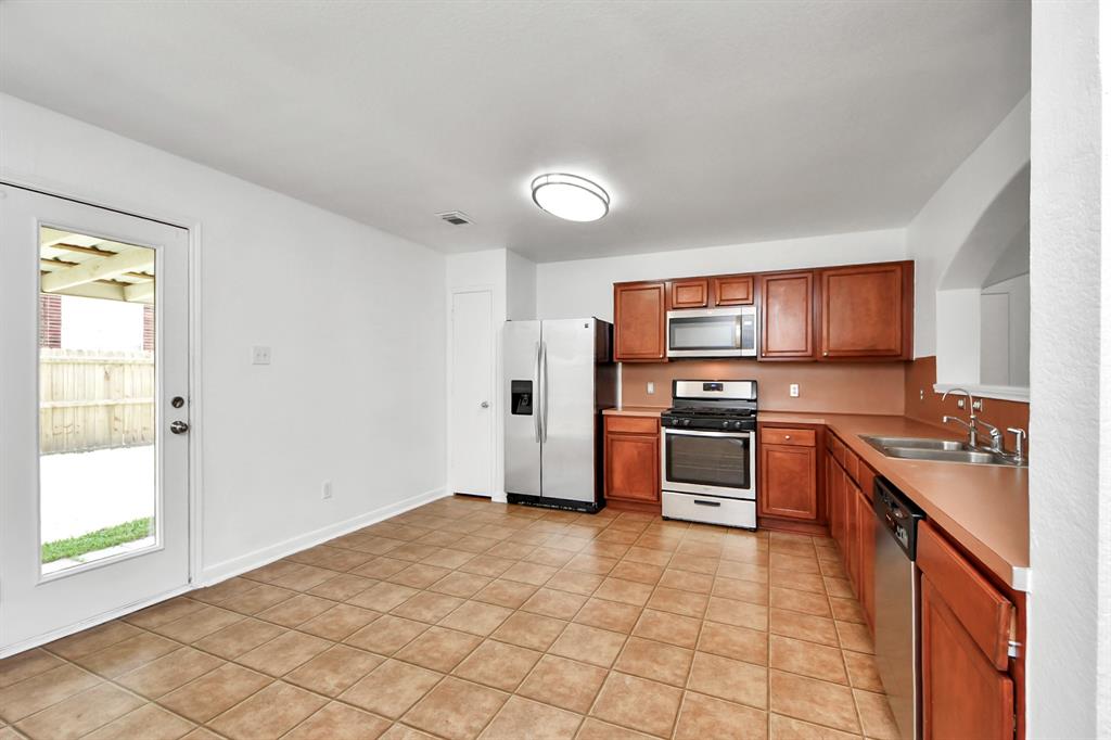 5818 Taylan Lane, Rosenberg, Texas image 11