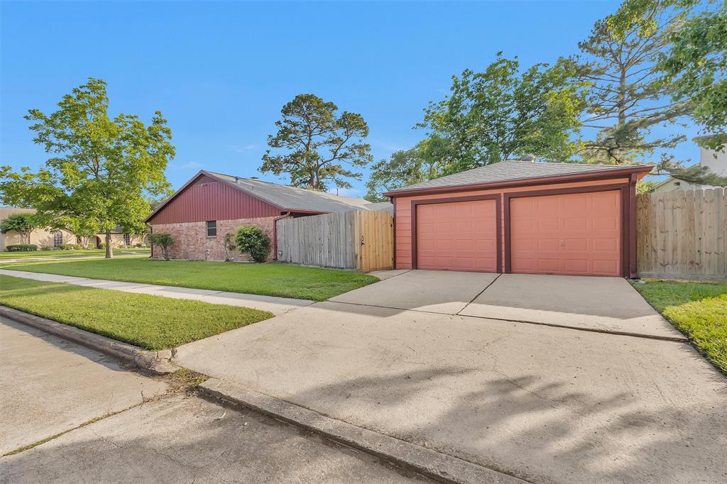 4702 Carbrook Court, Spring, Texas image 33