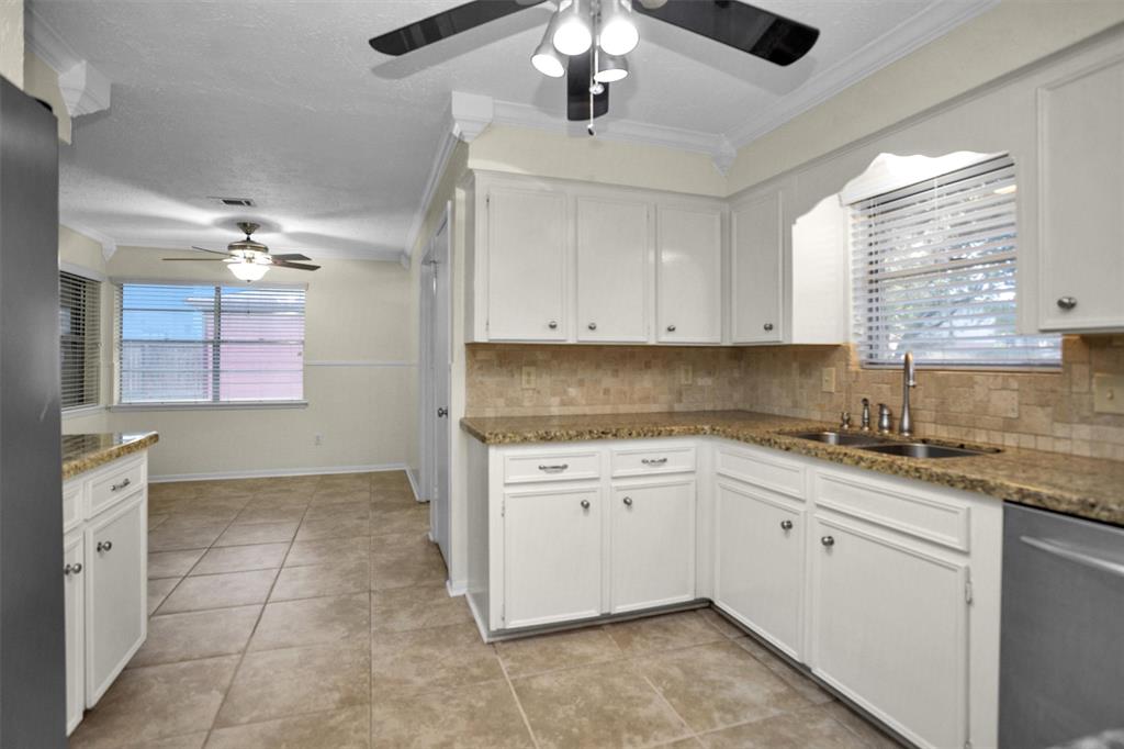 4702 Carbrook Court, Spring, Texas image 9