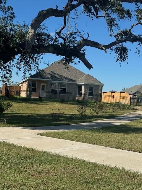 127 Water Grass Trail, Clute, Texas image 6