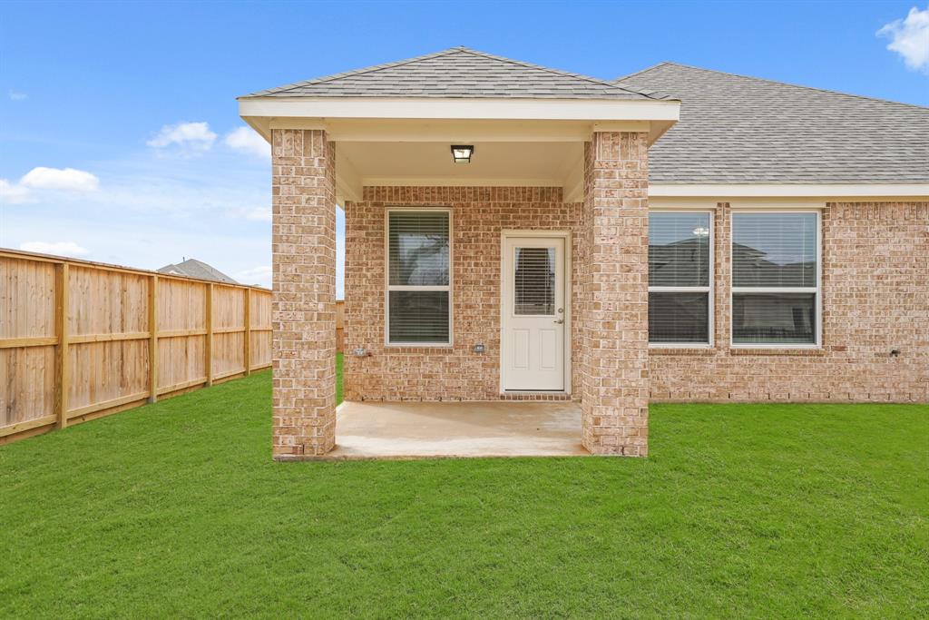 127 Water Grass Trail, Clute, Texas image 19