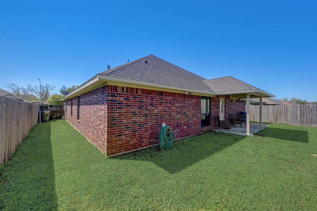 102 Blue Jay Court, Richwood, Texas image 36