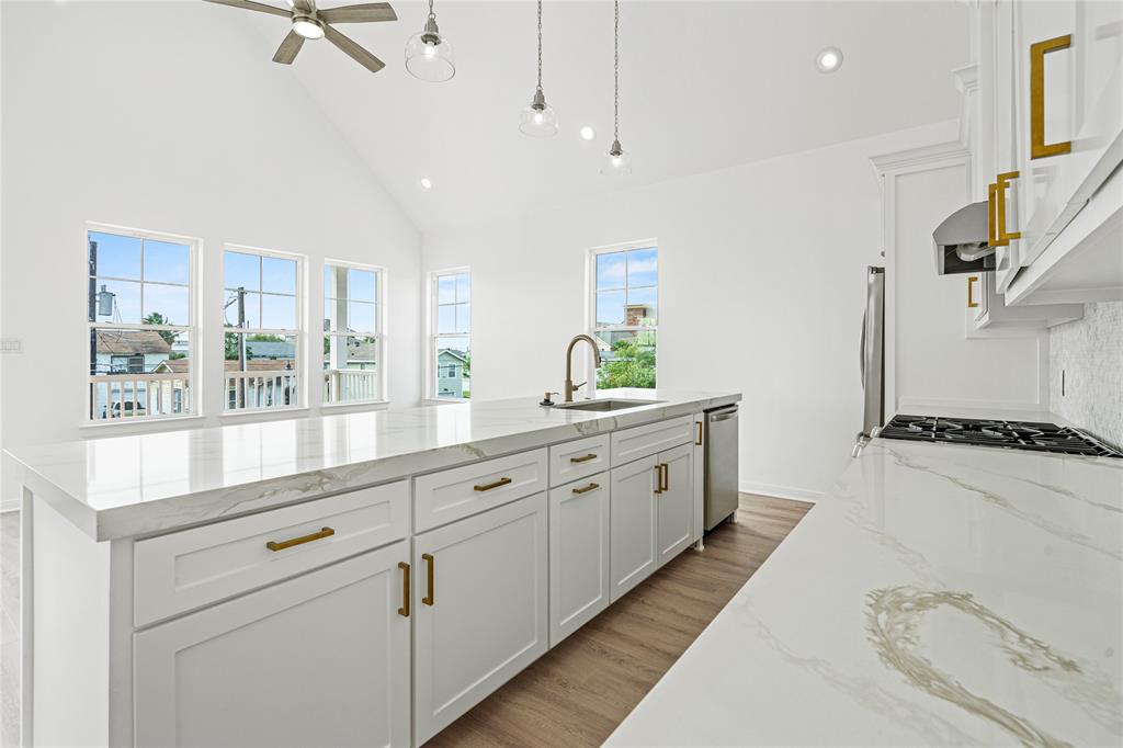 1028 62nd Street, Galveston, Texas image 1
