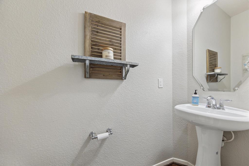 2411 Lakeway Drive, Friendswood, Texas image 7