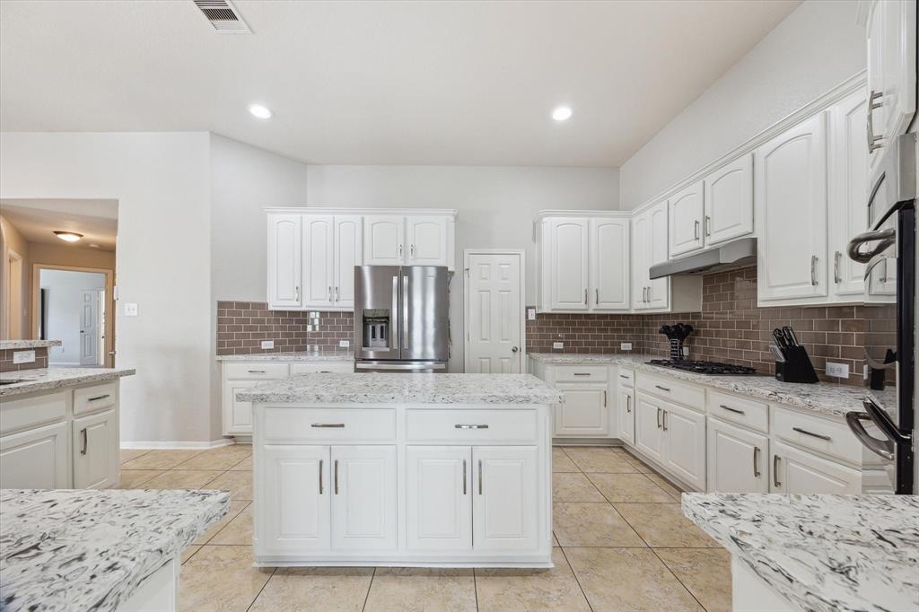 2411 Lakeway Drive, Friendswood, Texas image 17
