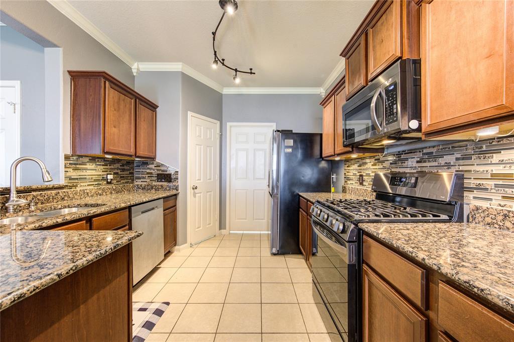 1002 Rose Meadow Boulevard, Baytown, Texas image 9