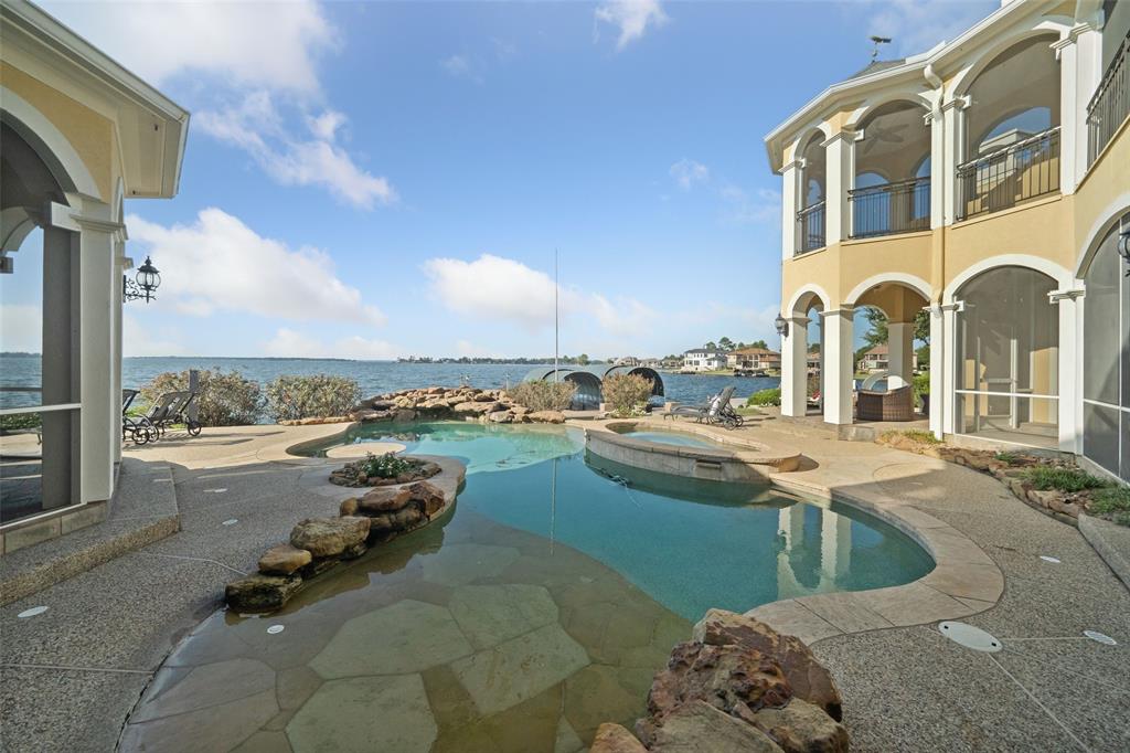 12352 White Oak Pointe