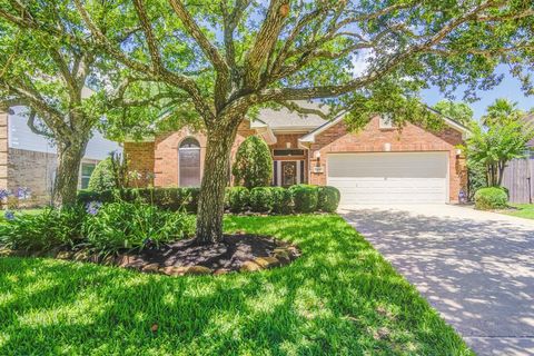 Single Family Residence in Dickinson TX 215 Rolling Springs Lane.jpg