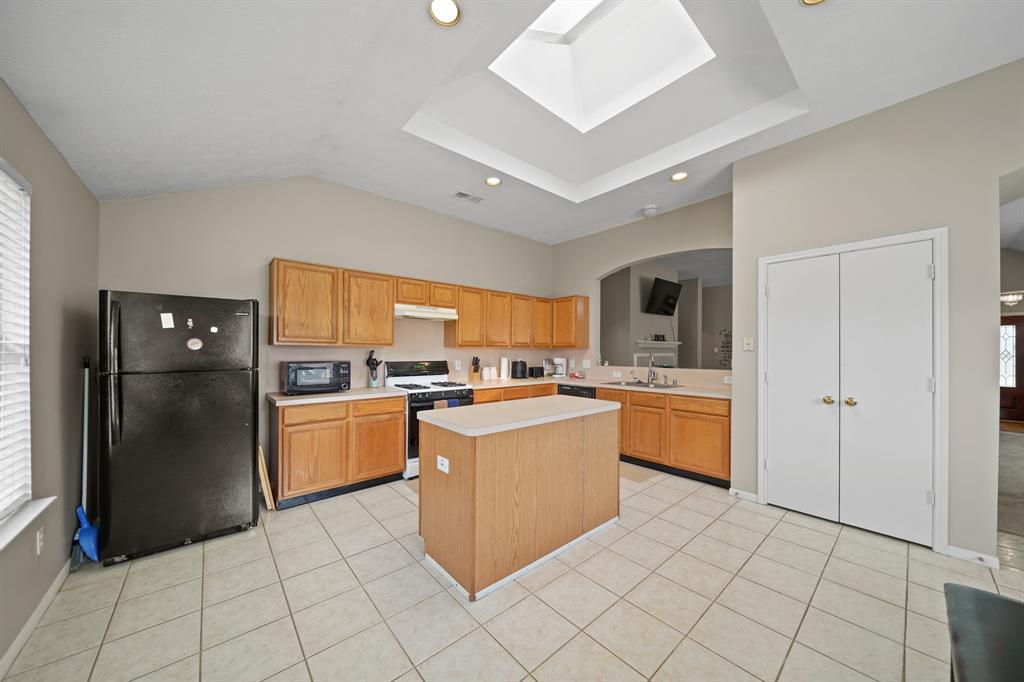 1411 Hunter Ridge Court, Fresno, Texas image 9