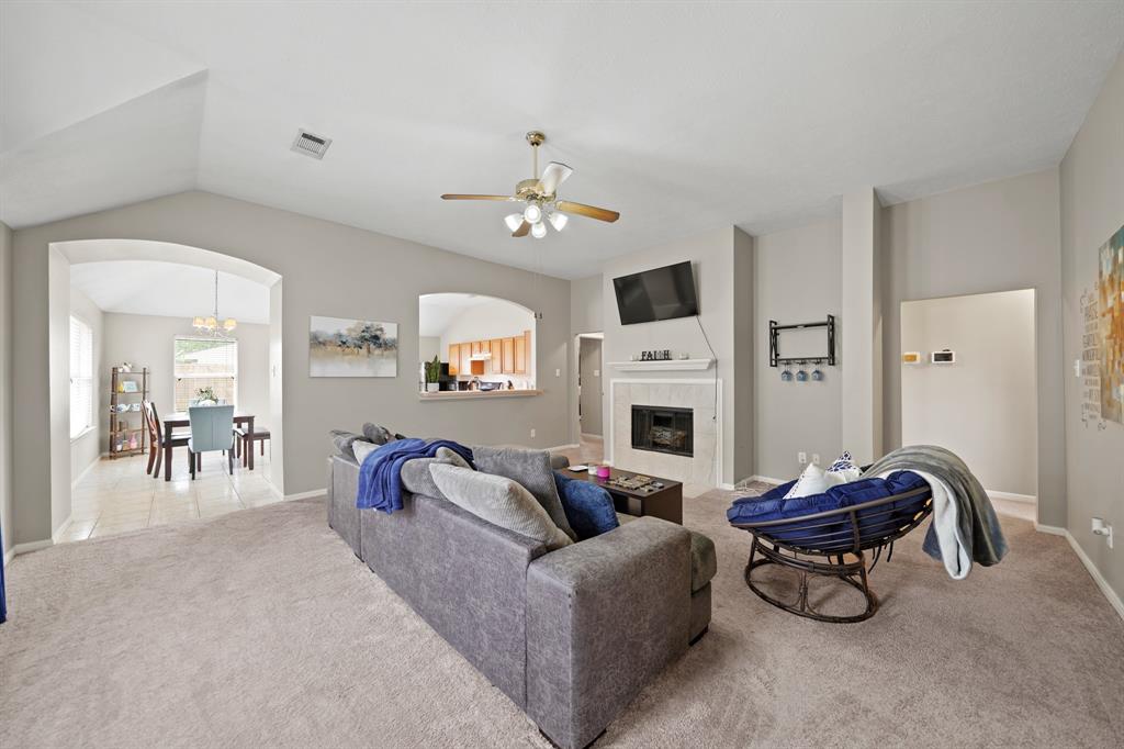1411 Hunter Ridge Court, Fresno, Texas image 3