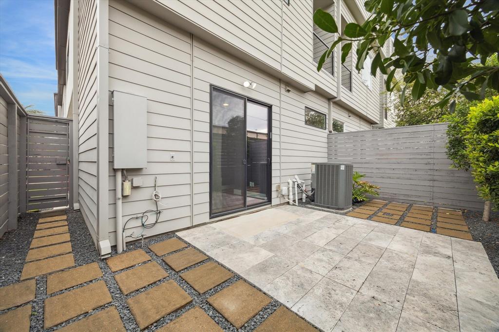 5929 E Post Oak Lane, Houston, Texas image 37
