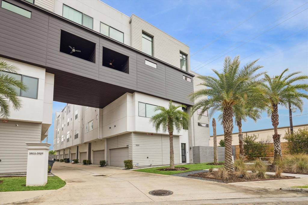 5929 E Post Oak Lane, Houston, Texas image 2