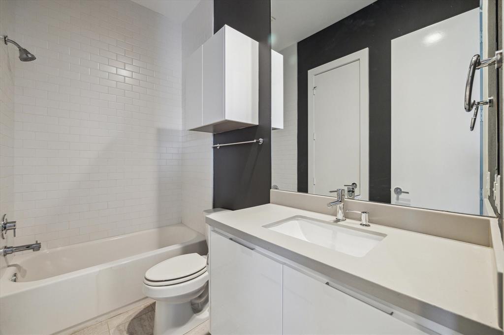 5929 E Post Oak Lane, Houston, Texas image 28