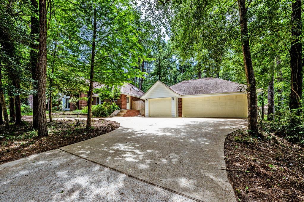 1967 Greentree Drive, Huntsville, Texas image 3