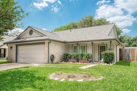Single Family Residence in Houston TX 18106 Lake Bend Drive.jpg
